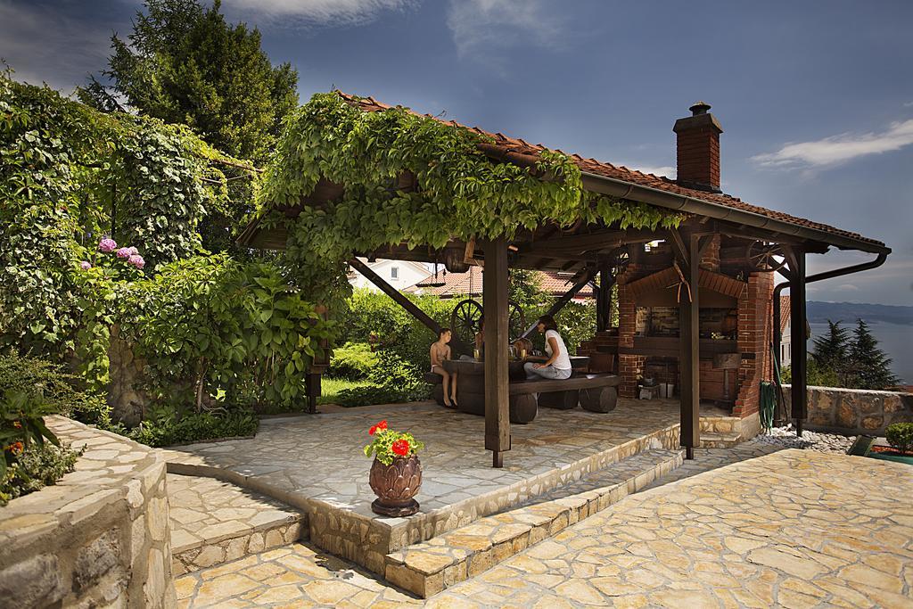 Apartments Petricic With Swimming Pool Ičići Exterior foto